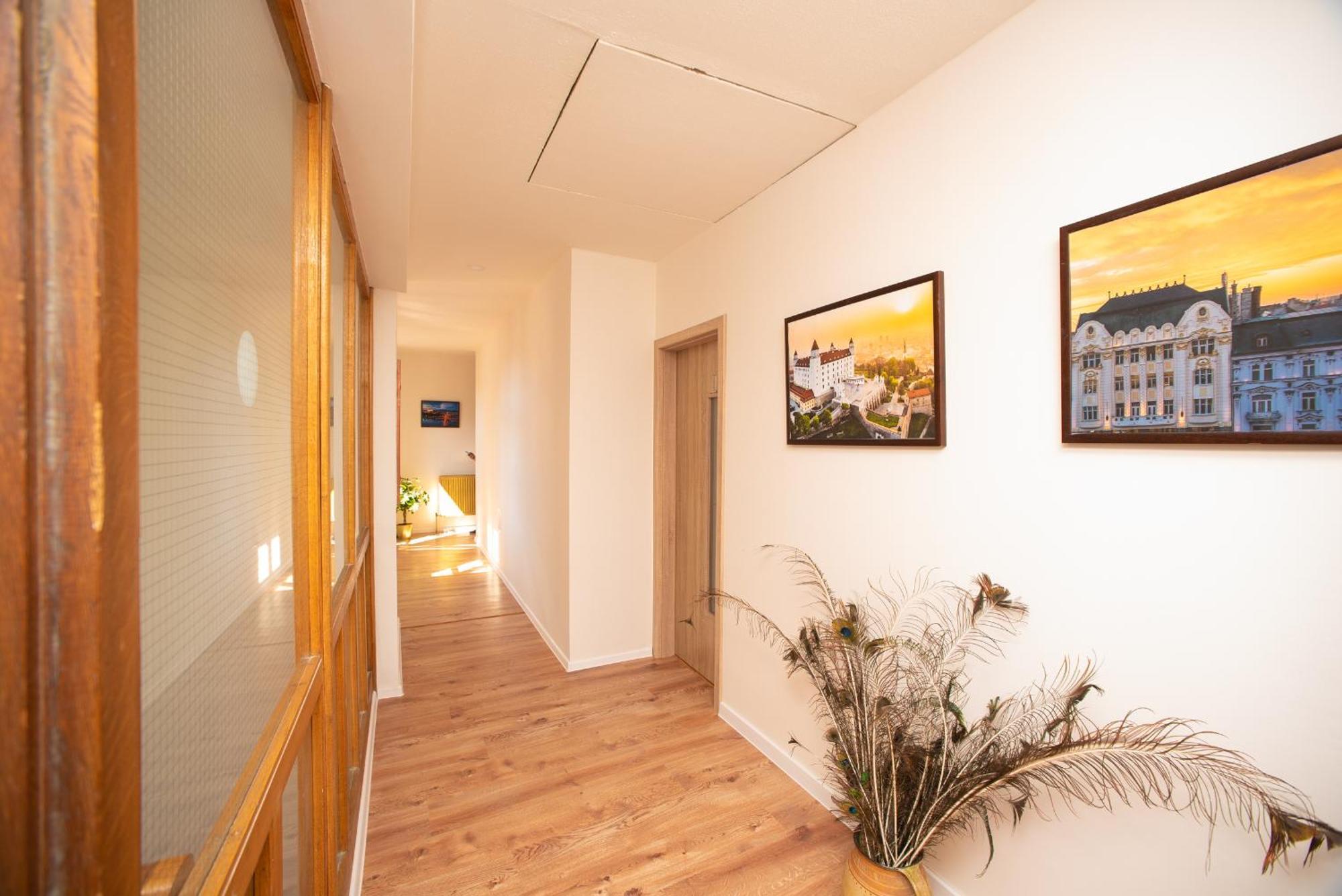 Blue Lotus Apartments Братислава Екстериор снимка