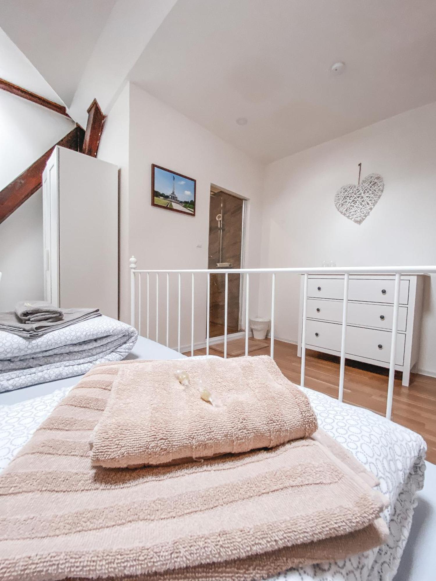 Blue Lotus Apartments Братислава Екстериор снимка
