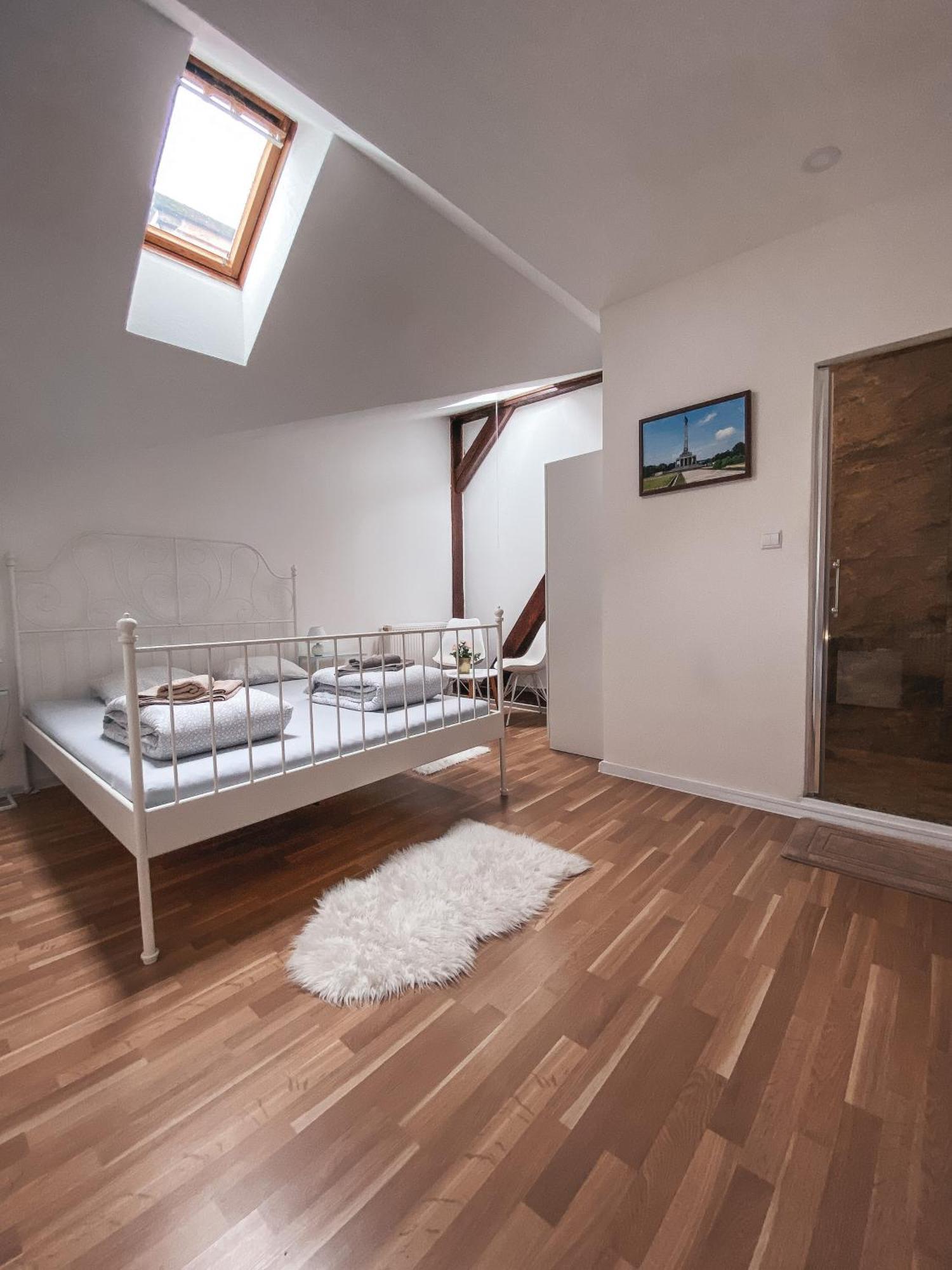 Blue Lotus Apartments Братислава Екстериор снимка