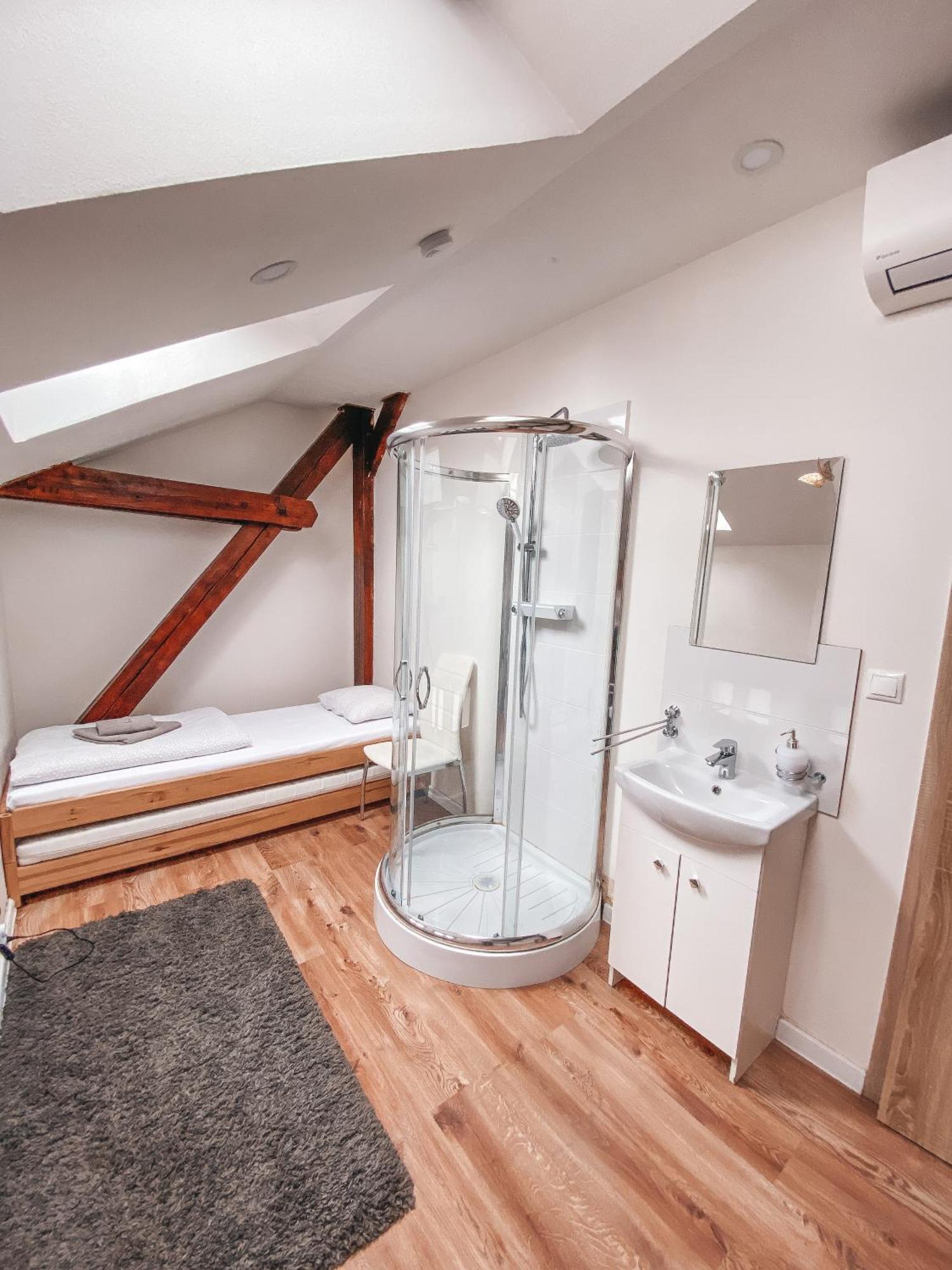 Blue Lotus Apartments Братислава Екстериор снимка