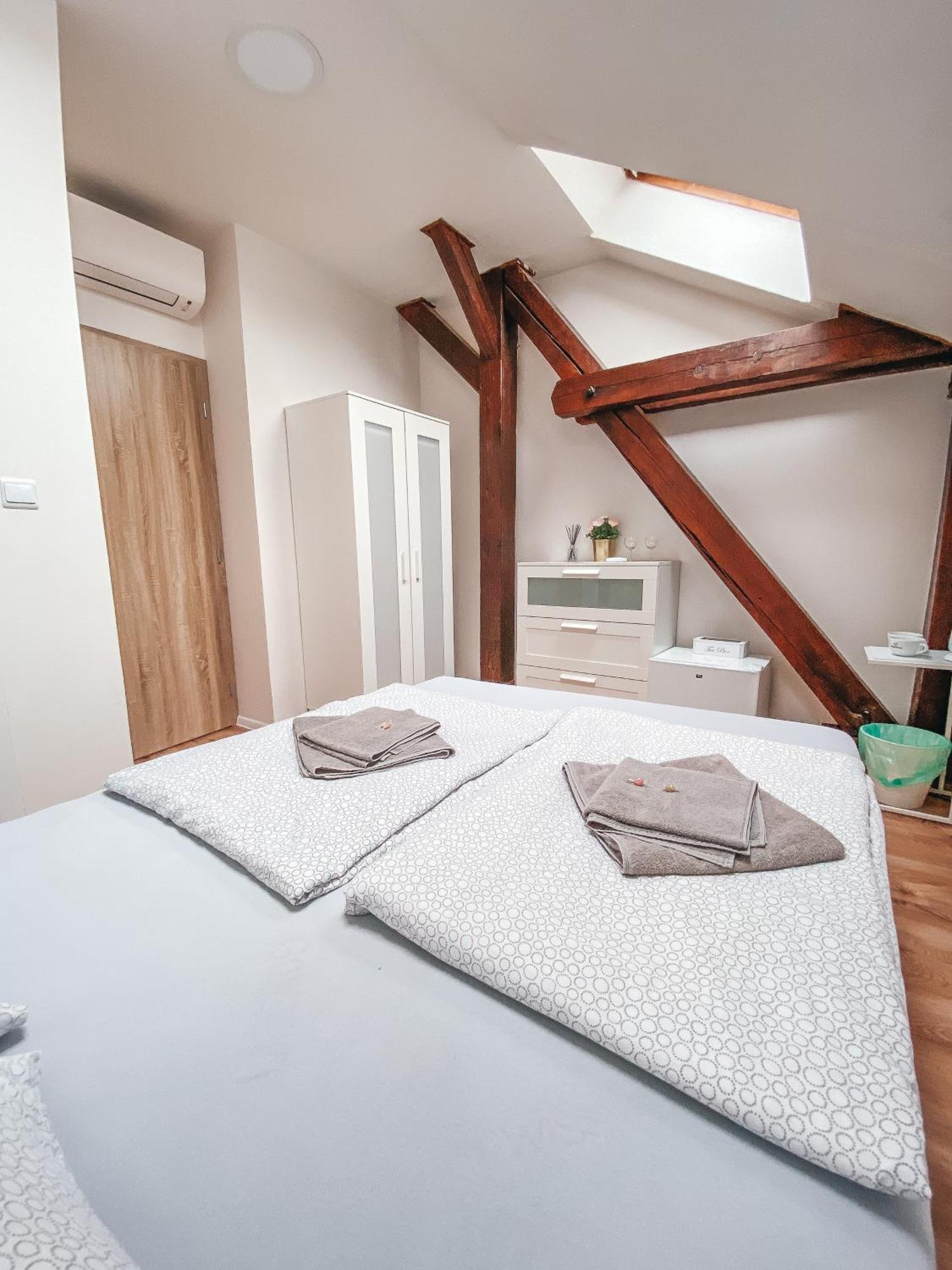 Blue Lotus Apartments Братислава Екстериор снимка