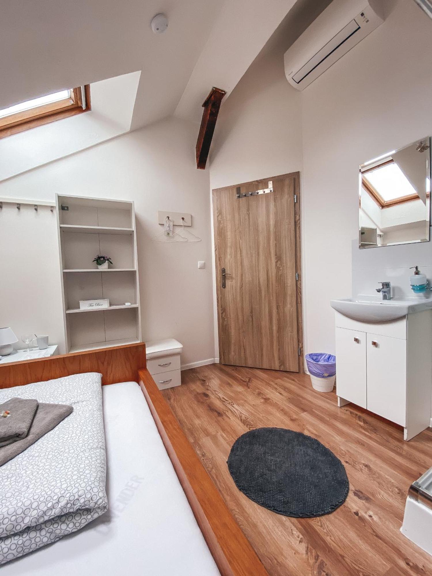 Blue Lotus Apartments Братислава Екстериор снимка
