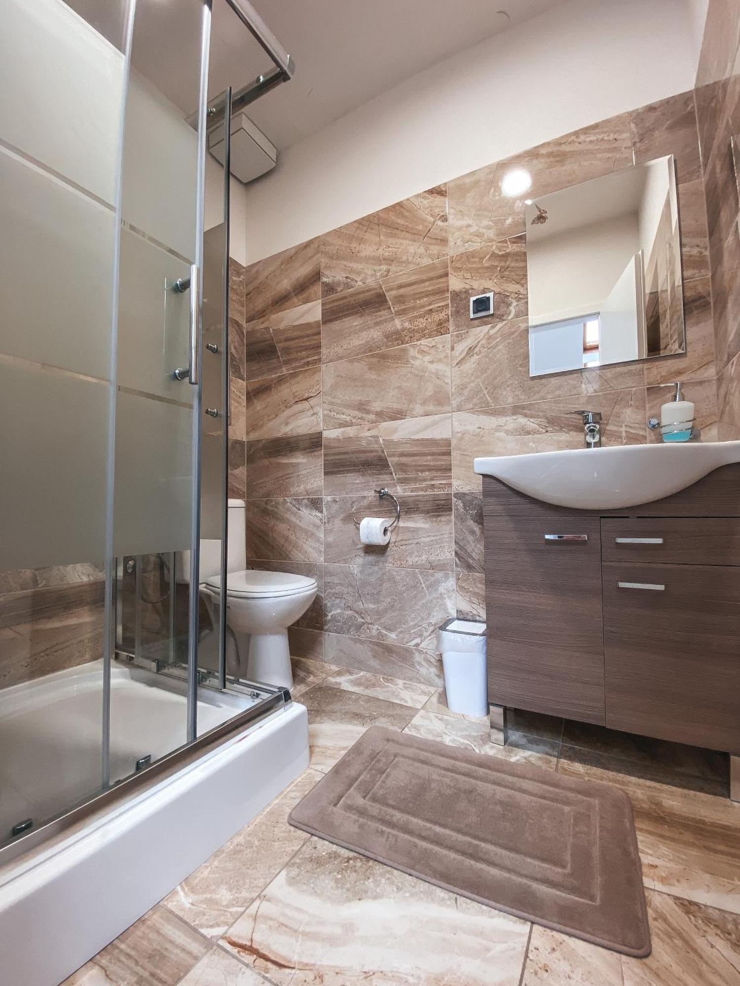 Blue Lotus Apartments Братислава Екстериор снимка