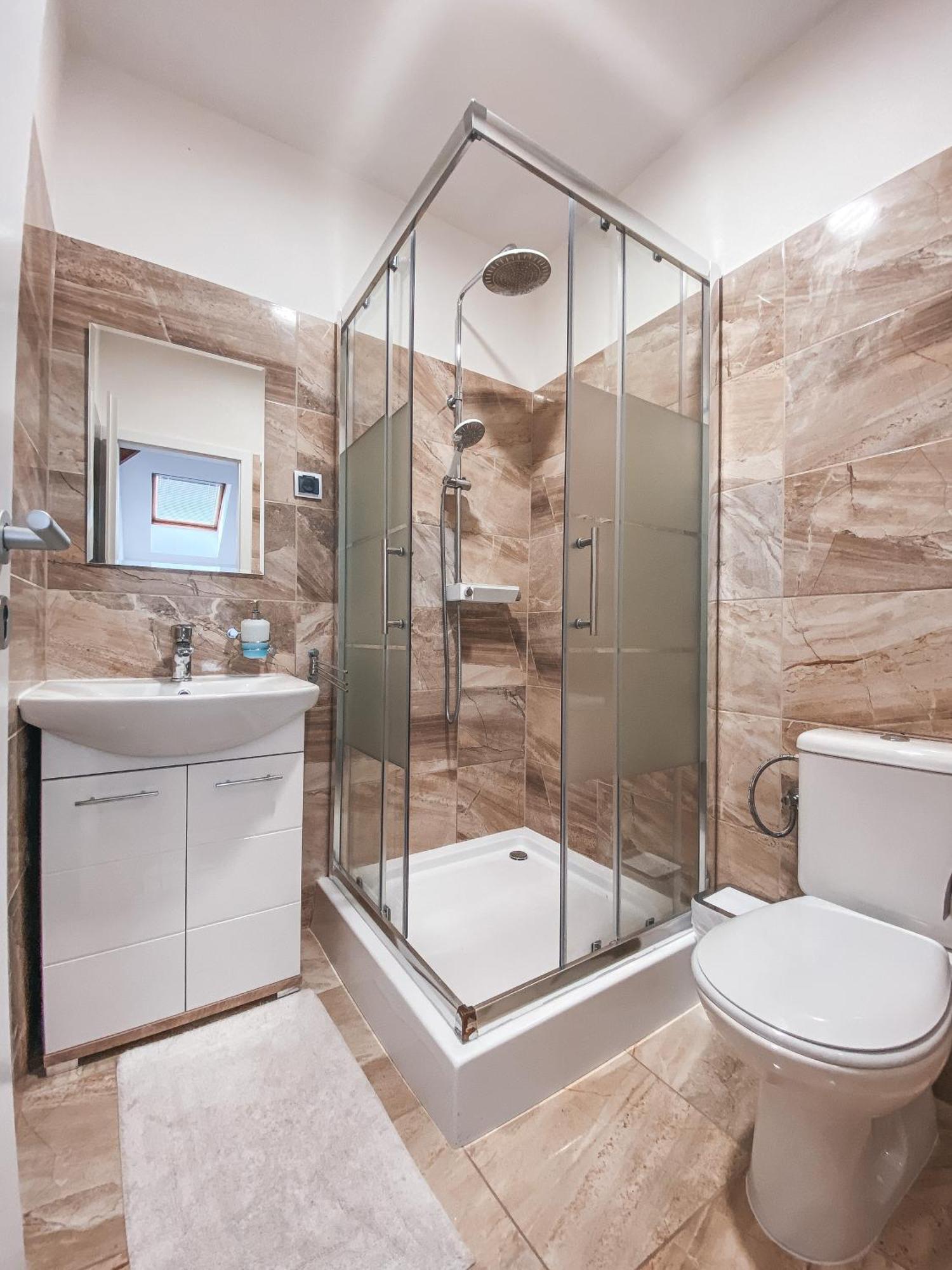 Blue Lotus Apartments Братислава Екстериор снимка