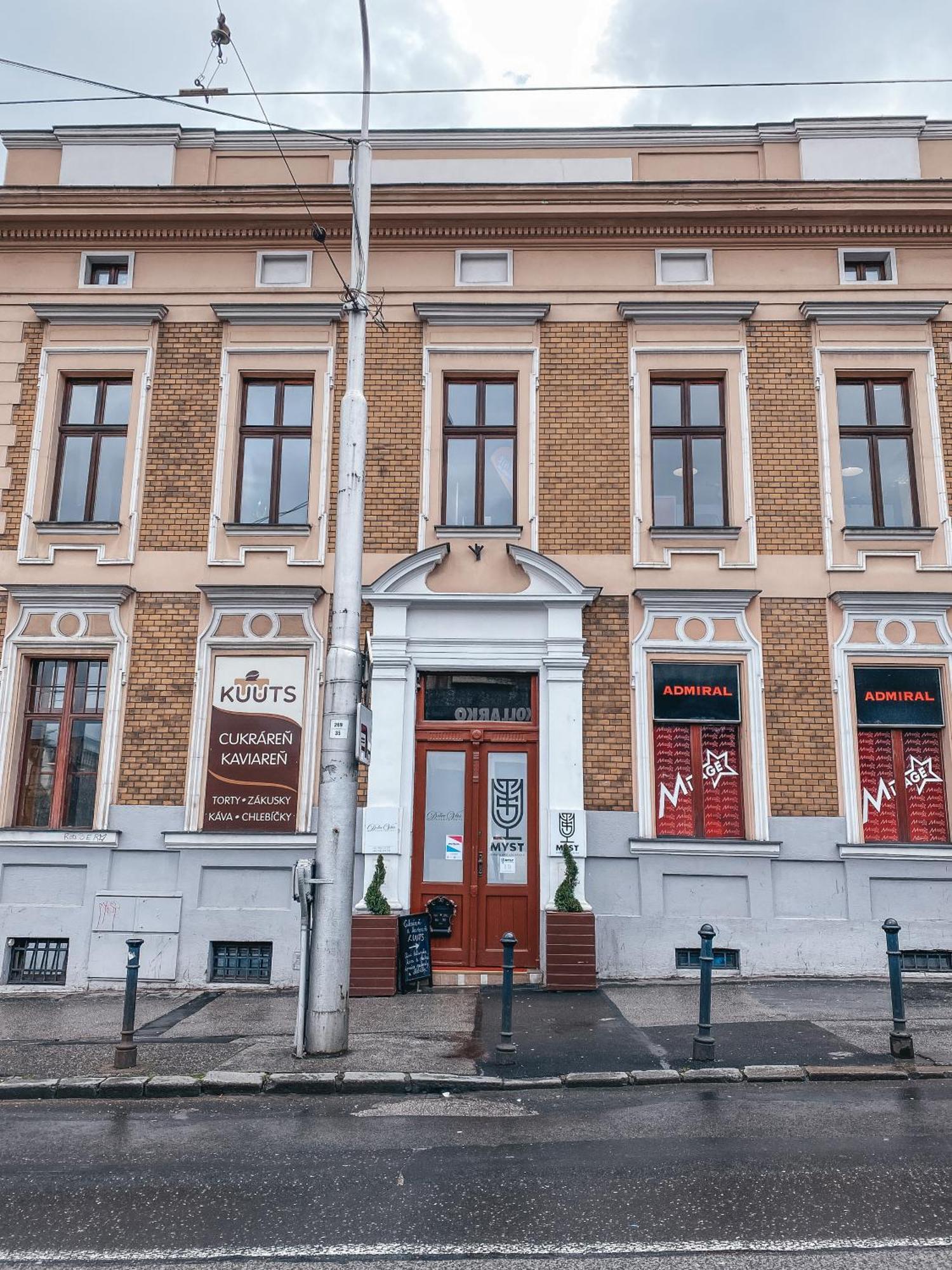 Blue Lotus Apartments Братислава Екстериор снимка