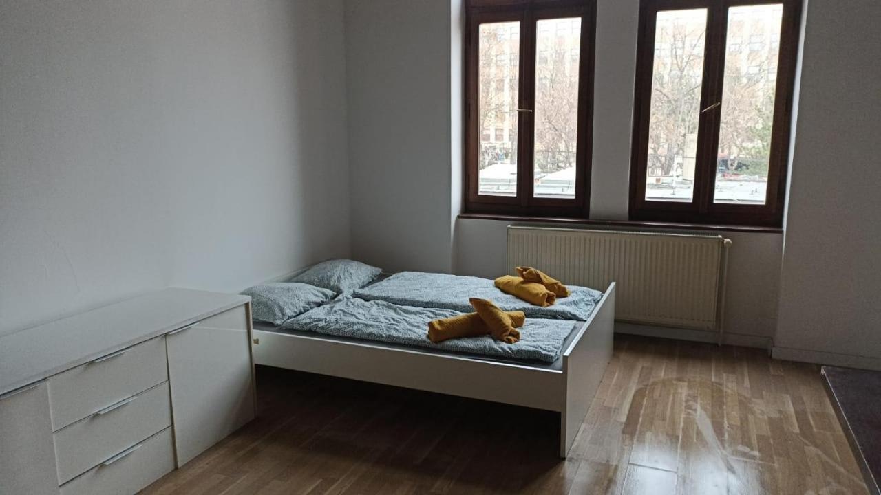Blue Lotus Apartments Братислава Екстериор снимка